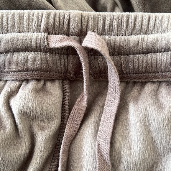 SKIMS VELOUR JOGGER color: AMETHYST - Picture 9 of 9